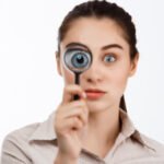 Dr. Ramesh Murthy explaining early signs of cataracts – Best Eye Specialist in Pune